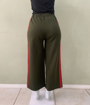 Calça com elástico na cintura