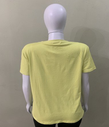 Camiseta com pérolas