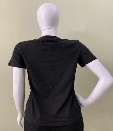 Camiseta com pedraria