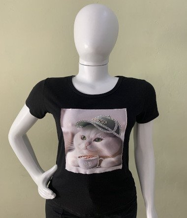 Camiseta com pedraria