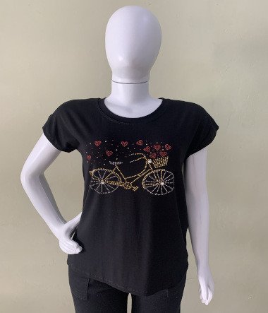 Camiseta com pedraria