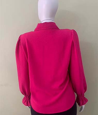 Camisa com punho franzido